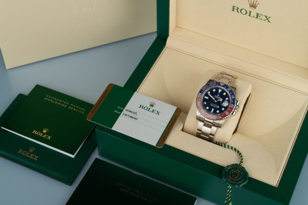 Rolex GMT-MASTER II  Oyster, 40 mm, white gold  M126719BLRO-0003